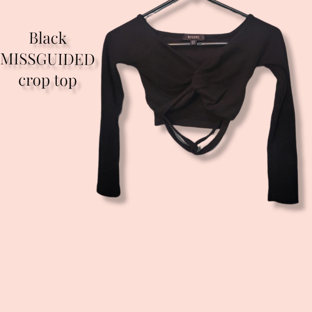 MISSGUIDED black twist crop top